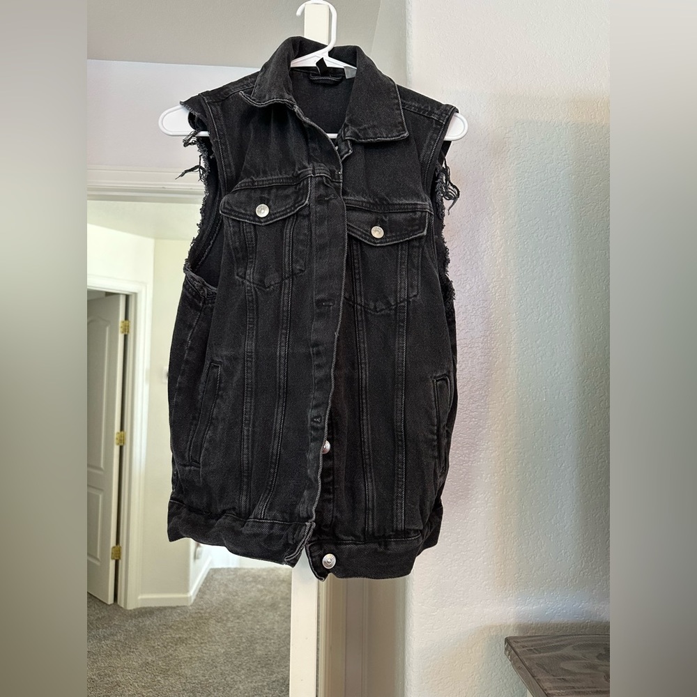 Black cut off sleeve jean jacket